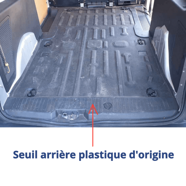 Ford Custom avec seuil arrière plastique d'origine