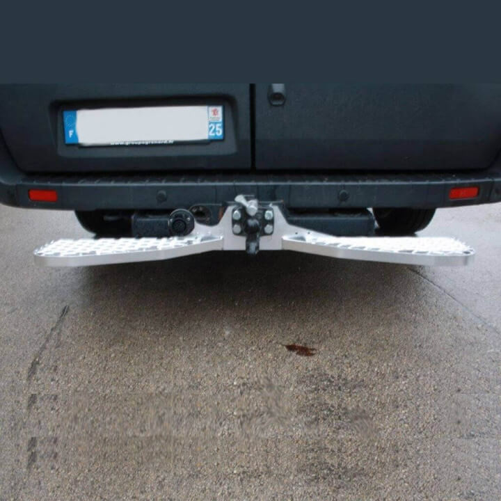 Marchepied papillon - utilitaires avec attelage. Manoeuvres plus faciles.