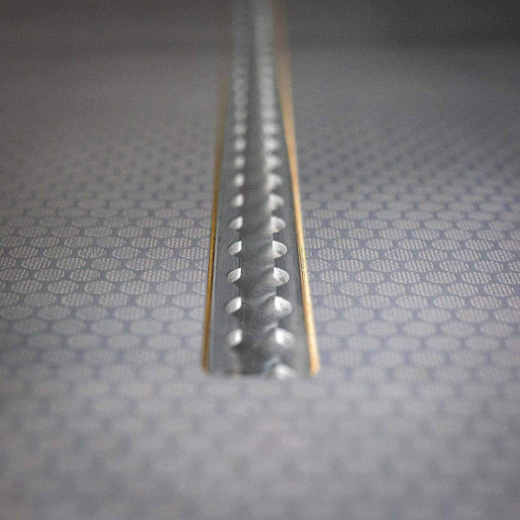 Plancher gris avec rail aéro intégré pour Nissan Primastar 2022+ Plancher gris avec rail aéro intégré pour Nissan Primastar 2022+