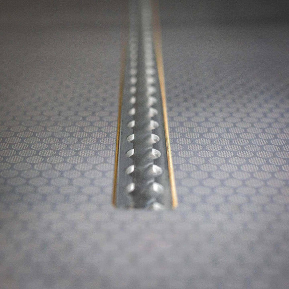 Plancher gris avec rail aéro intégré pour Nissan NV400 2010-2021 Plancher gris avec rail aéro intégré pour Nissan NV400 2010-2021