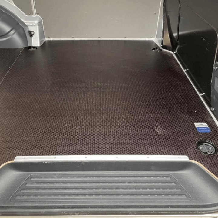 Holzboden Volkswagen T6 & T6.1. Seitenturansicht