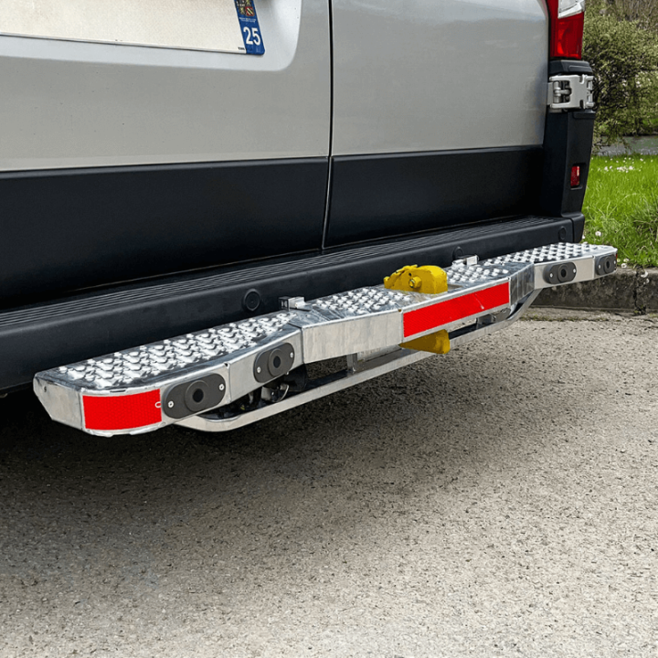 Marchepied en position fermée et verrouillée Volkswagen Crafter 2017+