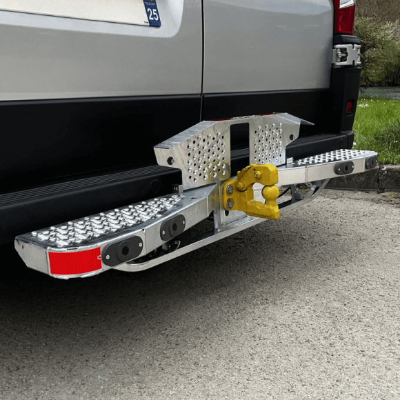 Marchepied en position relevée et verrouillée Ford Custom 2012-2023 Marchepied en position relevée et verrouillée Ford Custom 2012-2023