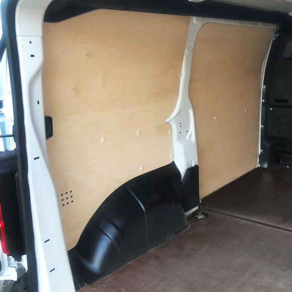 Habillage bois complet pour Renault Trafic 2014+ - détails protection parois (photo générique non contractuelle) Habillage bois complet pour Renault Trafic 2014+ - détails protection parois (photo générique non contractuelle)